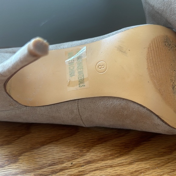Bonnibel tan suede stilettos size 8. Worn once - Picture 5 of 8